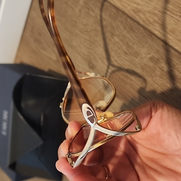 Vintage christian dior butterfly style sunglasses w/ gold frames. *Free Shipping - Picture 7 of 11